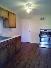 21 Indianwood Blvd in Park Forest, IL - Building Photo - Building Photo