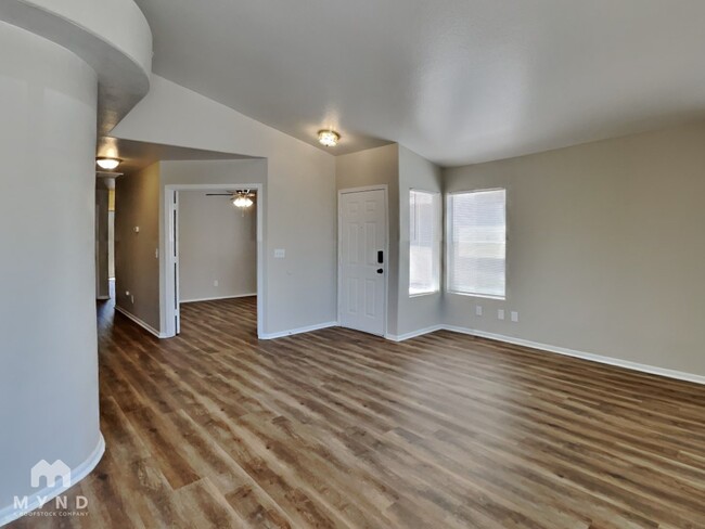 8020 Tulum Ct in Las Vegas, NV - Building Photo - Building Photo
