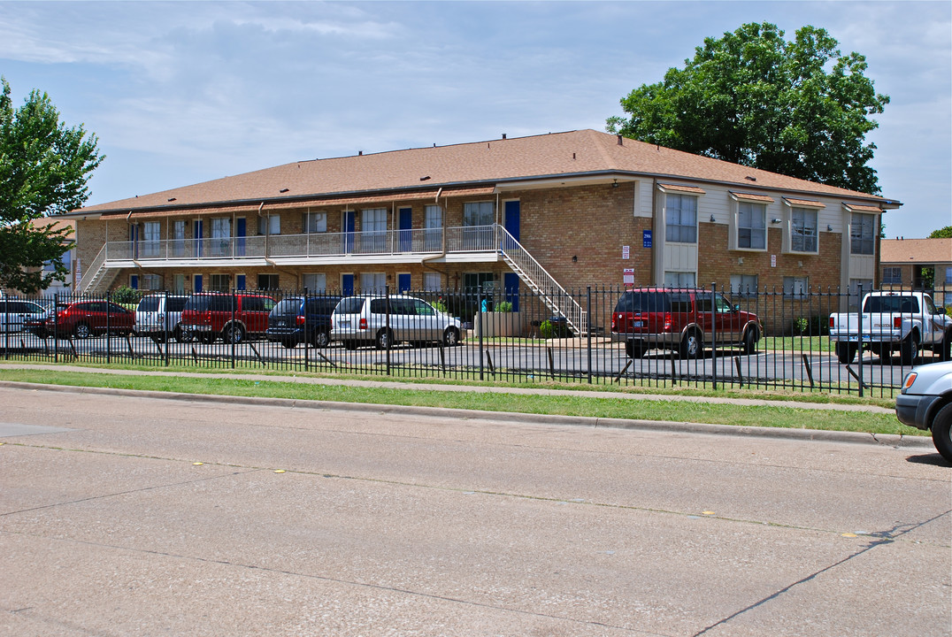 Woodgate Apartment in Garland, TX - Building Photo