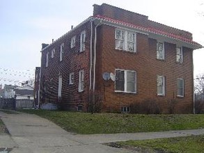 416 Maumee Ave in Toledo, OH - Foto de edificio - Building Photo