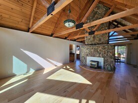 9304 Spring Hill School Rd in Sebastopol, CA - Building Photo