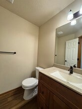 8821 Ridge Hollow Dr in Lincoln, NE - Building Photo - Building Photo