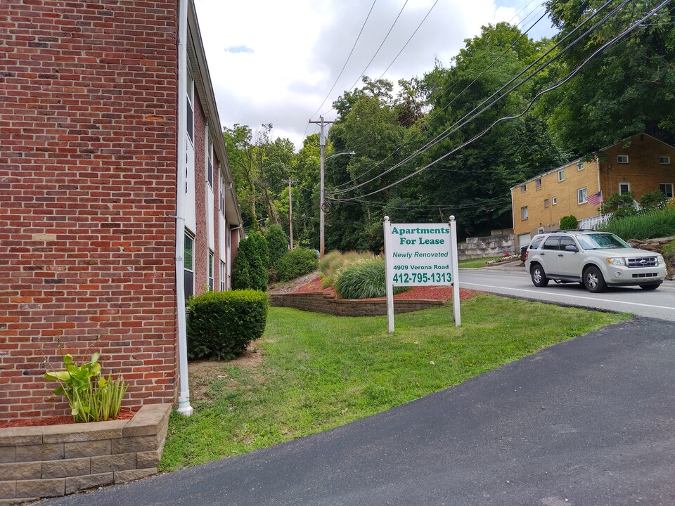 4909 Verona Rd in Verona, PA - Foto de edificio