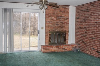 1401 E 6th St in Pratt, KS - Building Photo - Interior Photo