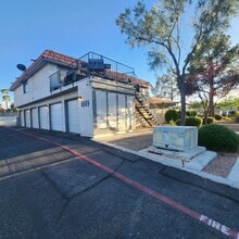 6909 Round Tree Dr in Las Vegas, NV - Building Photo - Building Photo