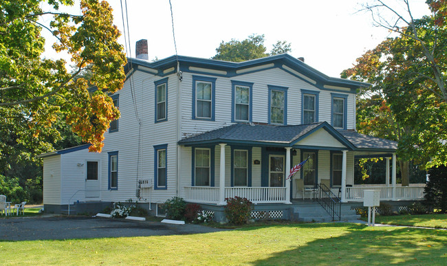 371 S Ocean Ave in Patchogue, NY - Foto de edificio - Building Photo