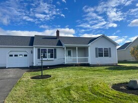 10 Private Dr in Winslow, ME - Building Photo