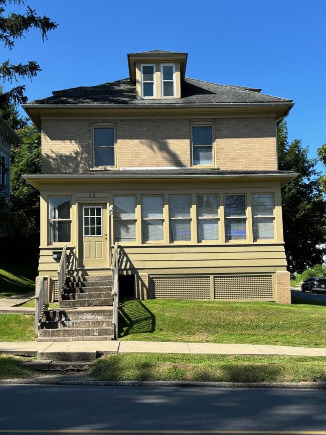 53 N Fairview St in Lock Haven, PA - Foto de edificio - Building Photo