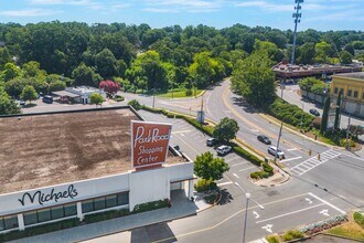 1126 E Woodlawn Rd in Charlotte, NC - Foto de edificio - Building Photo
