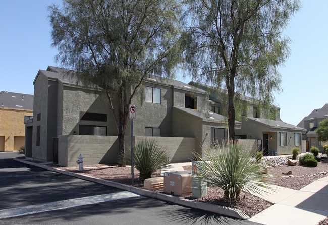 Park Place Condominiums in Tucson, AZ - Foto de edificio - Building Photo