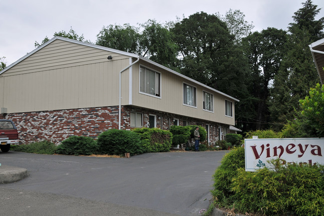 Vineyard Park in Milwaukie, OR - Building Photo - Building Photo