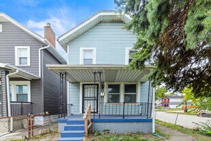 977 E 17th Ave in Columbus, OH - Building Photo