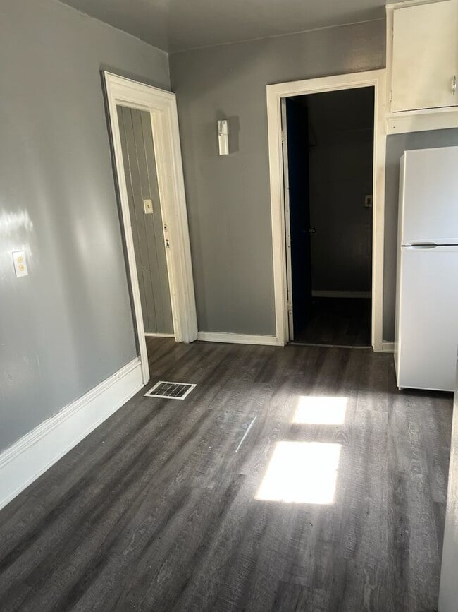 property at 427 W Marion St