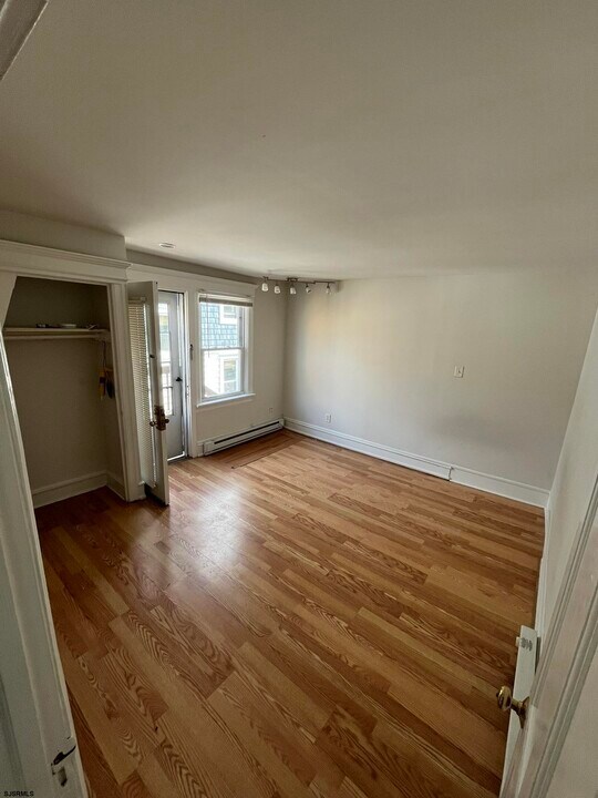 14 N Oakland Ave in Ventnor City, NJ - Building Photo