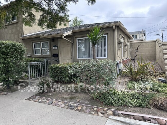 4262 Ingraham St in San Diego, CA - Building Photo - Building Photo