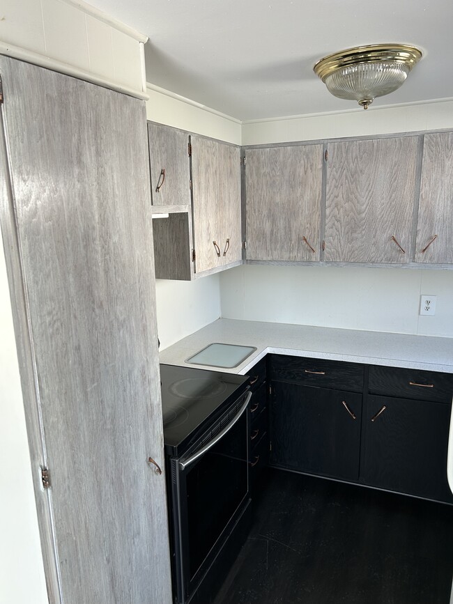 1312 Coolidge Ave in Little Chute, WI - Building Photo - Building Photo