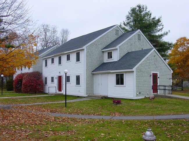Pepperell Meadows in Pepperell, MA - Foto de edificio - Building Photo