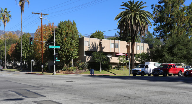 1425 Orange Grove Blvd in Pasadena, CA - Foto de edificio - Building Photo