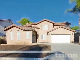 33558 Iris Ln in Murrieta, CA - Building Photo