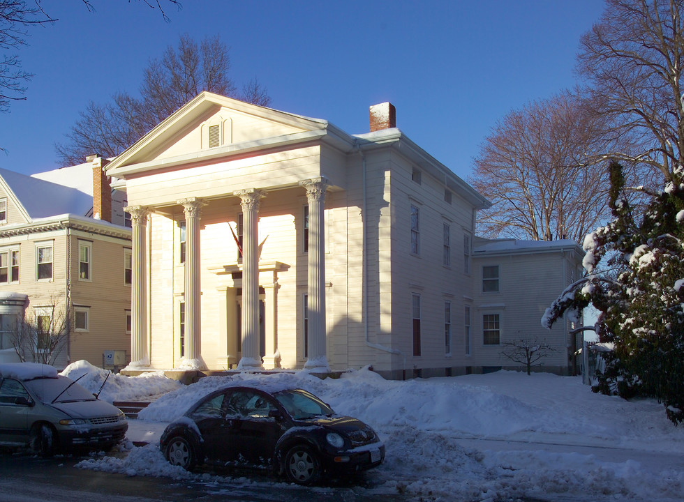 556 High St in Fall River, MA - Building Photo