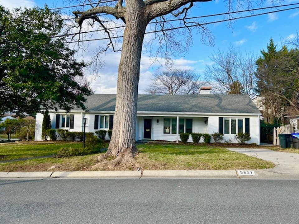 5807 Anniston Rd in Bethesda, MD - Building Photo