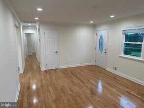 10301 Colvin Run Rd in Great Falls, VA - Building Photo - Building Photo