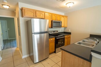 2774 Hartsfield Rd, Unit -3 in Tallahassee, FL - Foto de edificio - Building Photo