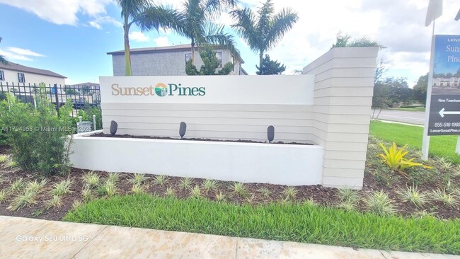 226 SW 159th Ct in Pembroke Pines, FL - Building Photo - Building Photo