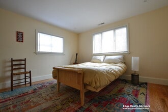 29 Fayette St, Unit 2 in Newton, MA - Foto de edificio - Building Photo