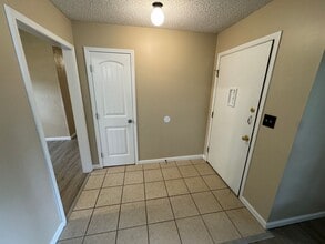 1356 E Lakewood St in Springfield, MO - Building Photo - Building Photo
