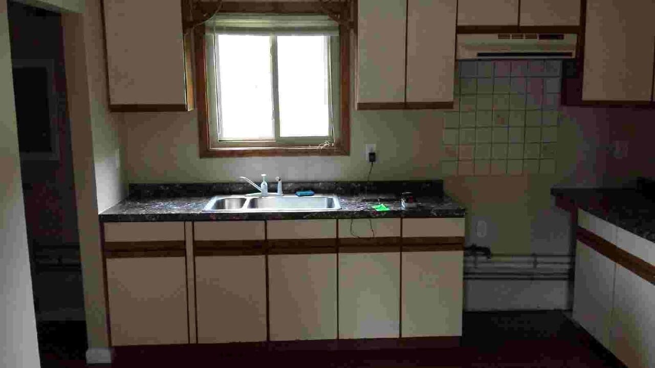 1943 Mel Ct in Westland, MI - Building Photo