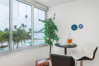 1200 West Ave, Unit 331 in Miami Beach, FL - Building Photo - Building Photo