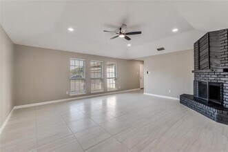 2301 Stillmeadow Dr in Arlington, TX - Foto de edificio - Building Photo