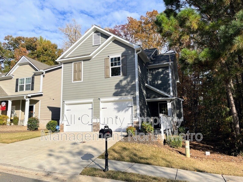 613 Royal Crest Ct in Canton, GA - Foto de edificio