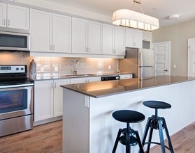 325 Lakeview Dr in Woodstock, ON - Building Photo - Building Photo