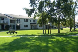 Brookwood Gardens and Manor in Clare, MI - Building Photo - Building Photo