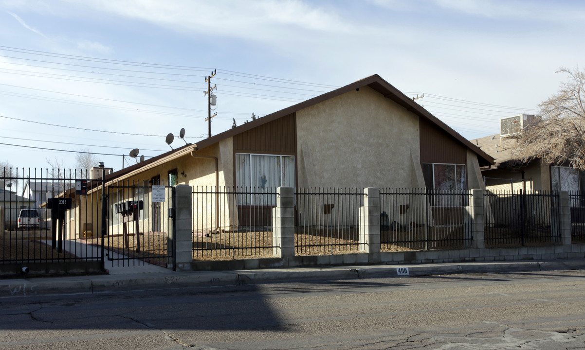 400 E WILLIAMS St in Barstow, CA - Building Photo