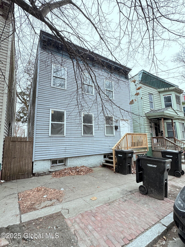 741 Burden Ave-Unit -2 in Troy, NY - Building Photo - Building Photo