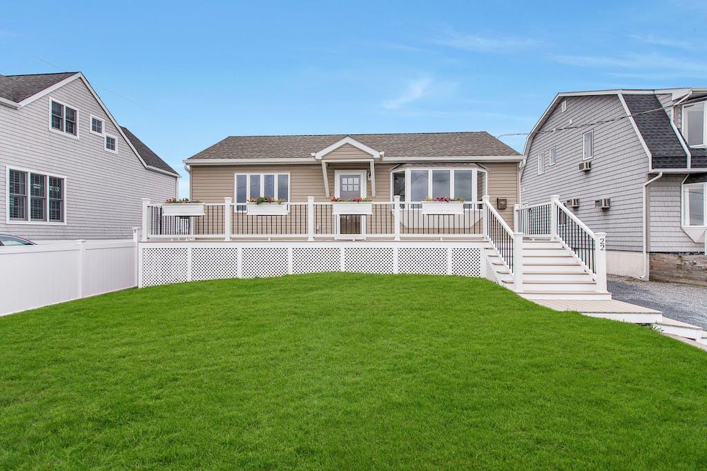 22 Namkee Ln in Blue Point, NY - Building Photo