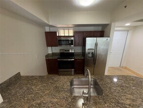 7280 SW 89th St in Kendall, FL - Building Photo - Building Photo
