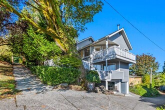 2406 E Prospect St in Seattle, WA - Building Photo - Building Photo