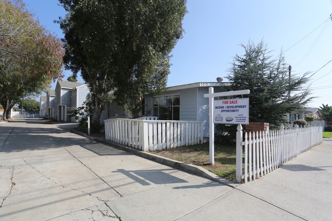 2212 Placentia Ave in Costa Mesa, CA - Foto de edificio - Building Photo