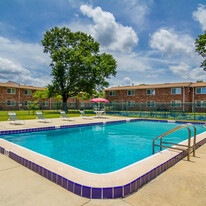 Monaco Arms in Jacksonville, FL - Building Photo