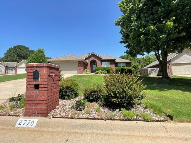 2770 N Ashbrook Dr in Fayetteville, AR - Foto de edificio - Building Photo