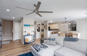 1092 Shadowlawn Dr in Dunellen, NJ - Building Photo - Building Photo