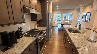 540 NE Daisy Walk in Issaquah, WA - Building Photo - Building Photo