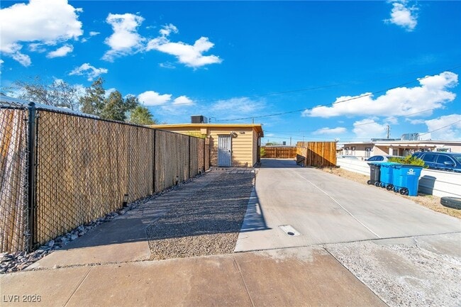 235 Zinc St in Henderson, NV - Foto de edificio - Building Photo