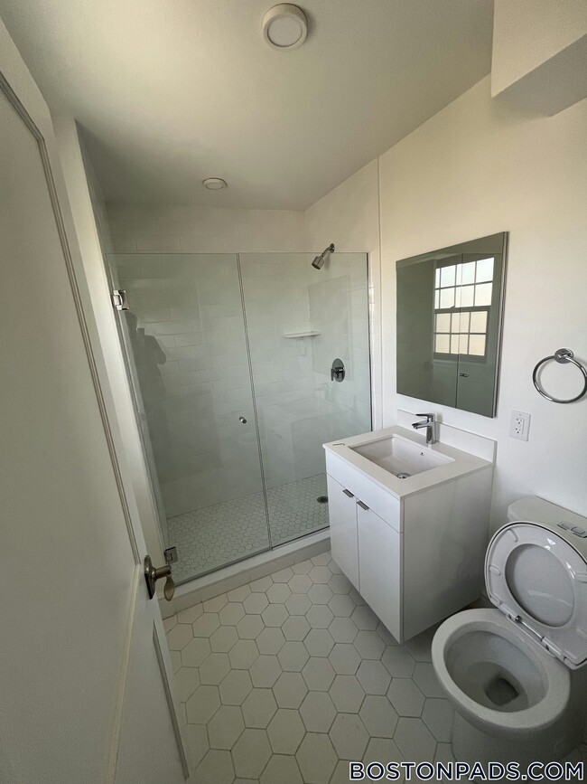 1200 Massachusetts Ave, Unit 403 in Cambridge, MA - Building Photo - Building Photo