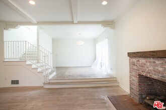 260 S El Camino Dr in Beverly Hills, CA - Building Photo - Building Photo