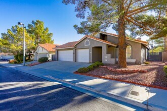 1808 Scenic Sunrise Dr in Las Vegas, NV - Building Photo - Building Photo